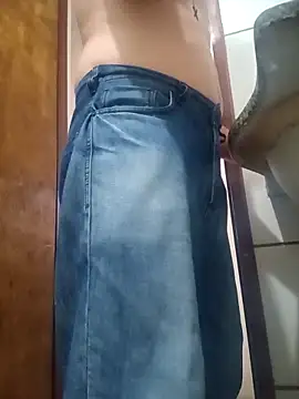 Snapshot of Crocante_Hot chatting on 11-17-25, 08:53 Crocante Hot online show from 11-17-25, 08:53