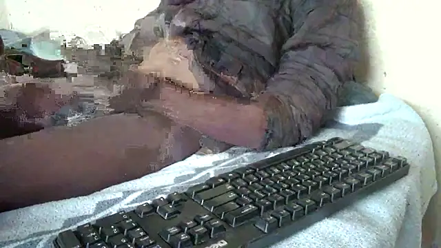 Snapshot of FeeingSplicing chatting on 10-20-25, 07:31 FeeingSplicing online show from 10-20-25, 07:31