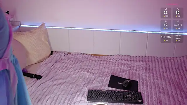 Snapshot of whitekittenenergy chatting on 11-29-25, 05:38 whitekittenenergy online show from 11-29-25, 05:38