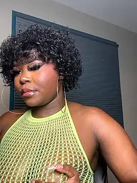 WomanNextdoor1 online show from 01-14-26, 07:36