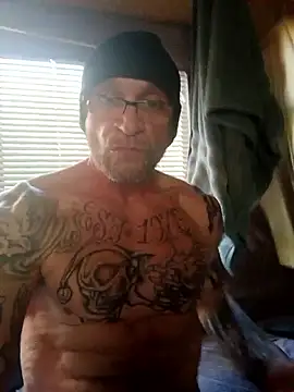 ShawnandDani7074 online show from 12-16-25, 05:51