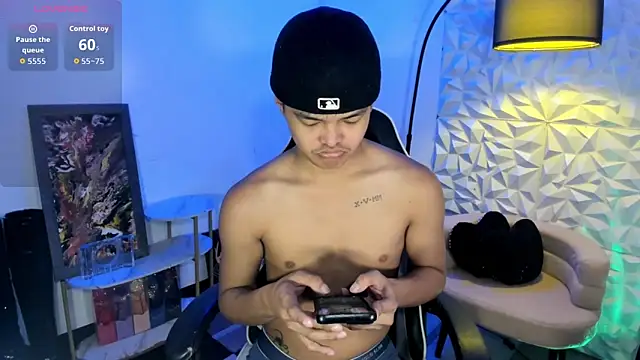 Snapshot of asianhugescott chatting on 02-19-26, 05:14 asianhugescott online show from 02-19-26, 05:14