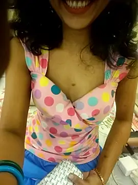 Snapshot of Snaya-baby chatting on 11-26-25, 12:33 Snaya-baby online show from 11-26-25, 12:33