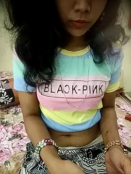 Snapshot of Snaya-baby chatting on 12-18-25, 12:55 Snaya-baby online show from 12-18-25, 12:55