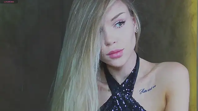 Snapshot of MarilynNova chatting on 06-21-26, 04:04 MarilynNova online show from 06-21-26, 04:04