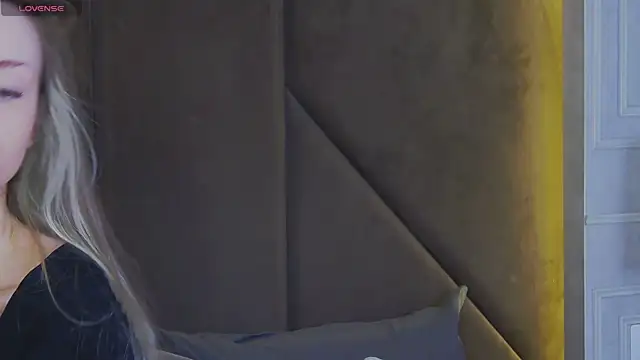 Snapshot of MarilynNova chatting on 07-12-26, 05:31 MarilynNova online show from 07-12-26, 05:31