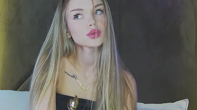 Snapshot of MarilynNova chatting on 07-21-26, 06:38 MarilynNova online show from 07-21-26, 06:38
