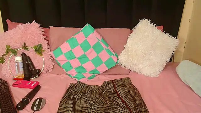 AmazingDarkDoll online show from 10-15-25, 05:13