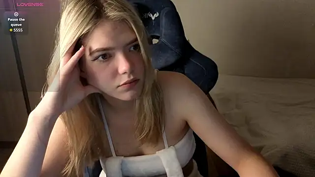 Snapshot of KatanaSVibe chatting on 10-01-25, 09:48 KatanaSVibe online show from 10-01-25, 09:48