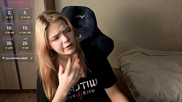 Snapshot of KatanaSVibe chatting on 10-30-25, 01:34 KatanaSVibe online show from 10-30-25, 01:34