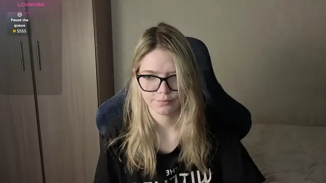 Snapshot of KatanaSVibe chatting on 12-05-25, 03:09 KatanaSVibe online show from 12-05-25, 03:09