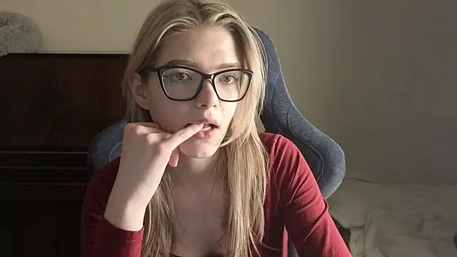 Snapshot of KatanaSVibe chatting on 04-03-26, 11:30 KatanaSVibe online show from 04-03-26, 11:30