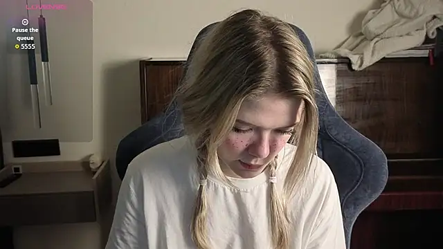 Snapshot of KatanaSVibe chatting on 06-14-26, 05:04 KatanaSVibe online show from 06-14-26, 05:04