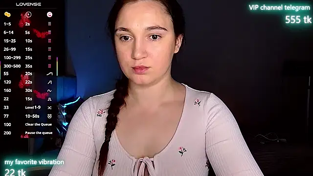 Snapshot of Eliz_v_tta chatting on 10-13-25, 08:53 Eliz v tta online show from 10-13-25, 08:53