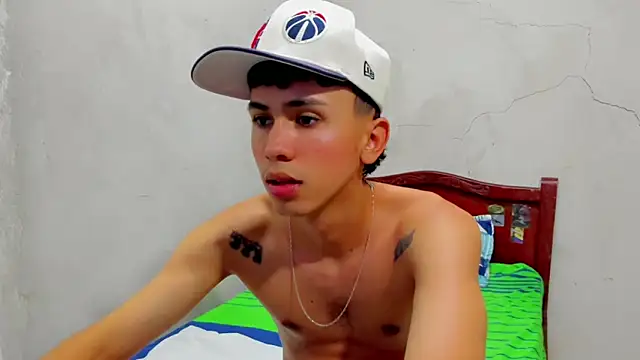 Snapshot of Damien_444 chatting on 10-15-25, 07:19 Damien 444 online show from 10-15-25, 07:19