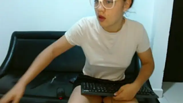 Arieeel 09 online show from 10-28-25, 11:18