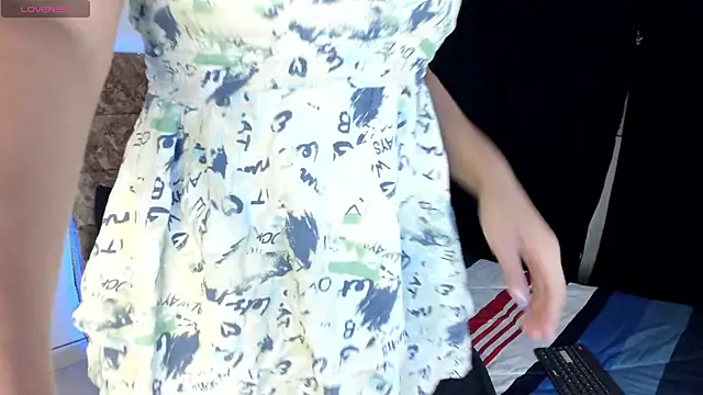 Snapshot of Vik_gomez chatting on 11-06-25, 03:18 Vik gomez online show from 11-06-25, 03:18