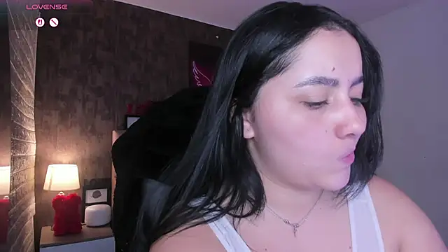 Snapshot of marian__stone chatting on 05-16-26, 07:12 marian stone online show from 05-16-26, 07:12