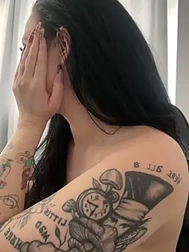 yumi-hot online show from 04-15-26, 04:36