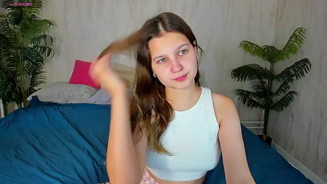 Snapshot of Elle_Ellise chatting on 09-13-25, 12:43 Elle Ellise online show from 09-13-25, 12:43