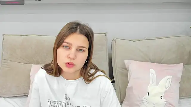 Snapshot of Elle_Ellise chatting on 10-06-25, 12:52 Elle Ellise online show from 10-06-25, 12:52