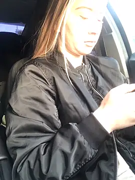 Reina Cummings online show from 09-25-25, 04:49