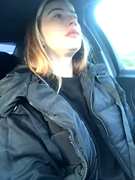 Reina Cummings online show from 09-28-25, 04:40