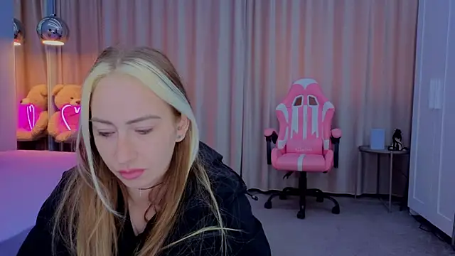 Reina Cummings online show from 11-10-25, 07:18