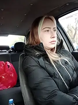 Reina Cummings online show from 11-26-25, 05:52