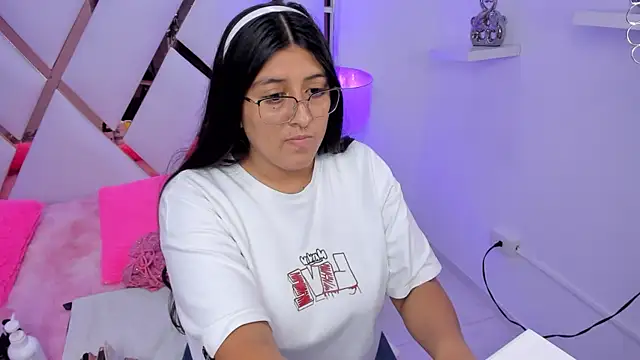 Snapshot of megann__up chatting on 11-15-25, 03:37 megann up online show from 11-15-25, 03:37