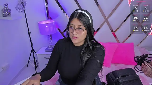 Snapshot of megann__up chatting on 11-16-25, 03:23 megann up online show from 11-16-25, 03:23