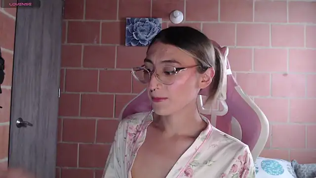 Snapshot of Andrea_camilaaa chatting on 12-20-25, 12:45 Andrea camilaaa online show from 12-20-25, 12:45