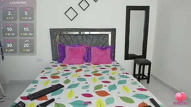 Snapshot of Laurasofia01 chatting on 09-23-25, 04:37 Laurasofia01 online show from 09-23-25, 04:37