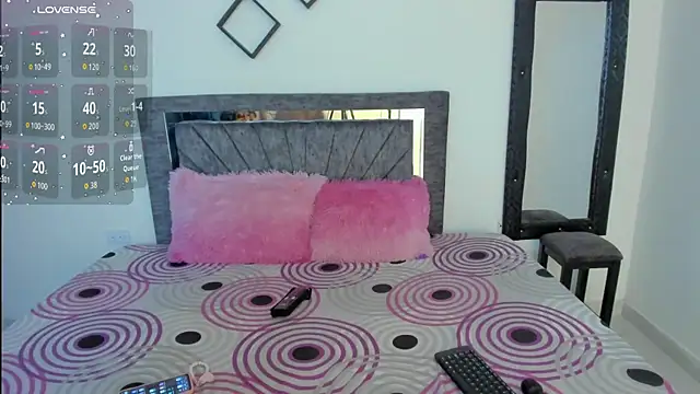 Snapshot of Laurasofia01 chatting on 10-31-25, 02:29 Laurasofia01 online show from 10-31-25, 02:29