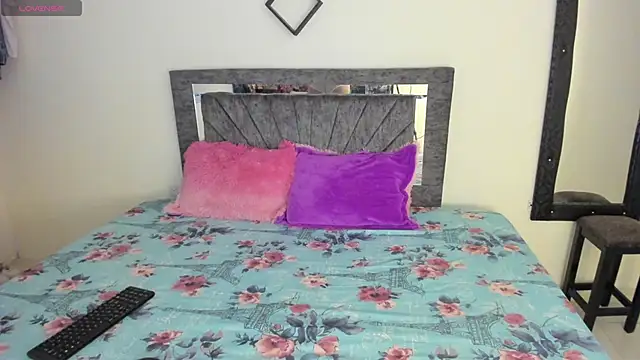 Snapshot of Laurasofia01 chatting on 11-07-25, 05:57 Laurasofia01 online show from 11-07-25, 05:57