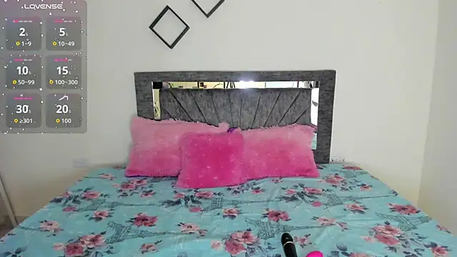 Snapshot of Laurasofia01 chatting on 11-16-25, 01:39 Laurasofia01 online show from 11-16-25, 01:39