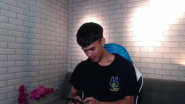 Snapshot of Thiago_twink chatting on 09-19-25, 02:35 Thiago twink online show from 09-19-25, 02:35