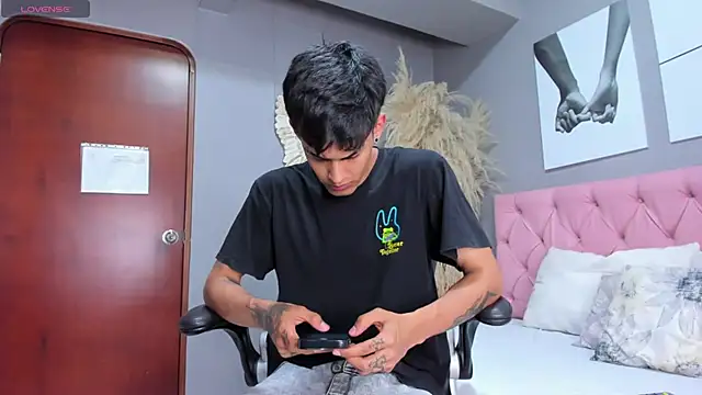 Snapshot of Thiago_twink chatting on 10-02-25, 07:32 Thiago twink online show from 10-02-25, 07:32