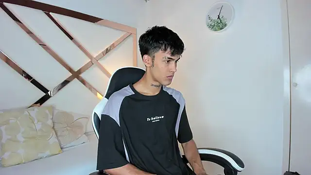 Snapshot of Thiago_twink chatting on 10-20-25, 07:47 Thiago twink online show from 10-20-25, 07:47