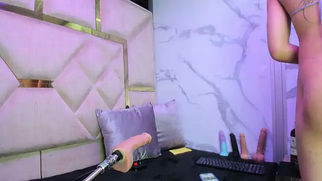 Snapshot of Allisonts69 chatting on 02-03-26, 05:38 Allisonts69 online show from 02-03-26, 05:38