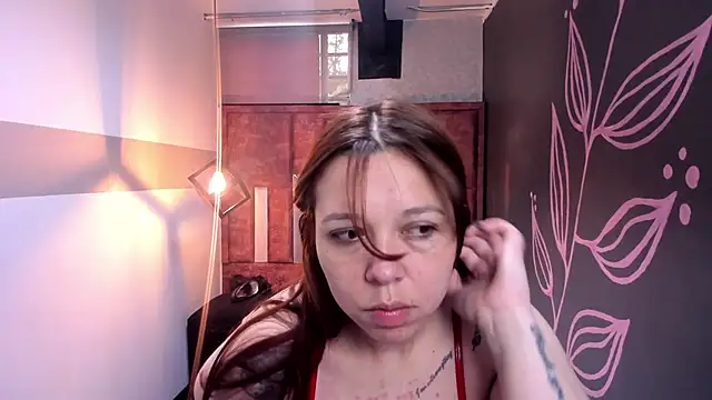 Isa Thompson   online show from 10-04-25, 11:52