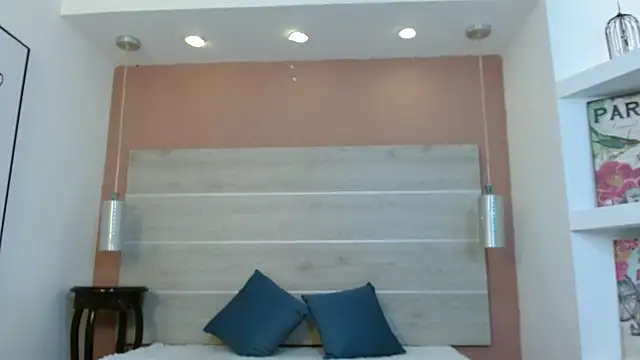 AlexandraCambell online show from 04-15-26, 07:58