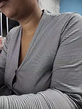 MichelleMore online show from 10-24-25, 01:46