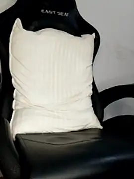 Snapshot of Bosssweet22cm chatting on 02-05-26, 04:50 Bosssweet22cm online show from 02-05-26, 04:50