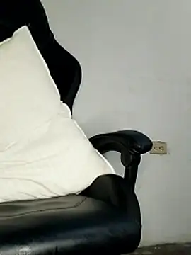 Snapshot of Bosssweet22cm chatting on 02-12-26, 06:08 Bosssweet22cm online show from 02-12-26, 06:08