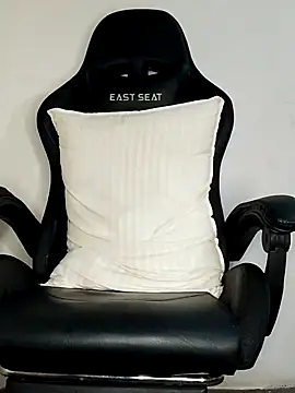 Snapshot of Bosssweet22cm chatting on 02-14-26, 08:05 Bosssweet22cm online show from 02-14-26, 08:05