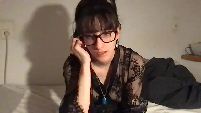 Snapshot of kimii222409 chatting on 11-28-25, 08:44 kimii222409 online show from 11-28-25, 08:44