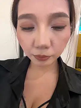 Snapshot of Dujuan-d chatting on 10-11-25, 11:09 Dujuan-d online show from 10-11-25, 11:09