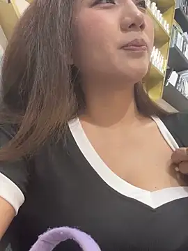 Snapshot of Dujuan-d chatting on 10-18-25, 12:39 Dujuan-d online show from 10-18-25, 12:39