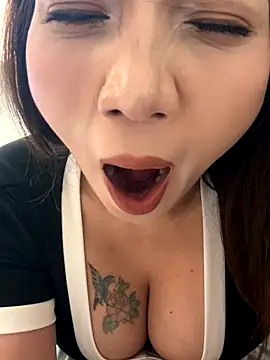 Snapshot of Dujuan-d chatting on 11-02-25, 11:12 Dujuan-d online show from 11-02-25, 11:12